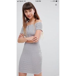 ✨NWT✨ Daisy Street off shoulder striped dress